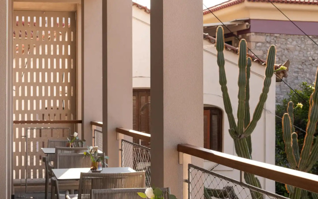 Naus Hotel
