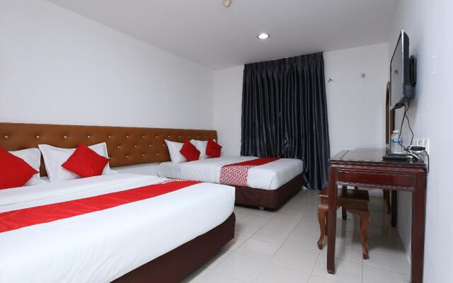 OYO 89672 EG Hotel JJ