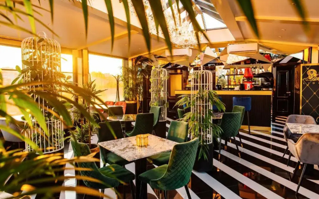 Lion's Hotel