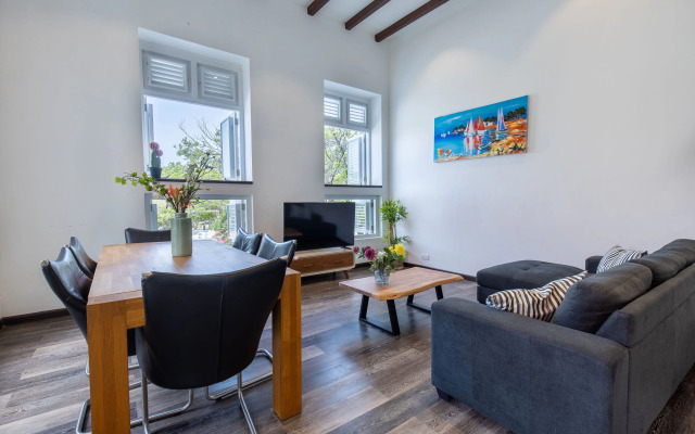 ☀️Sunshine☀️  Magnificently Bright 2BR Top City Centre Townhouse