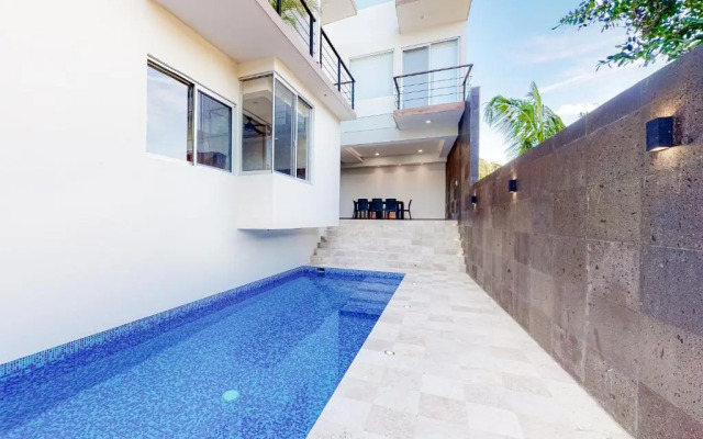 Eight VIP Beach Condo 301