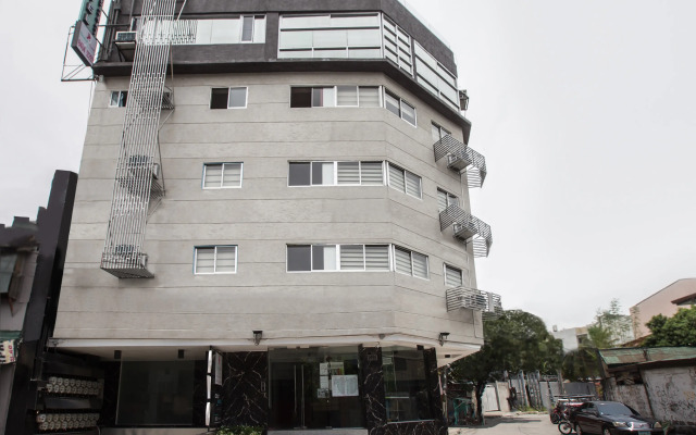 OYO 675 Circuit Hostel