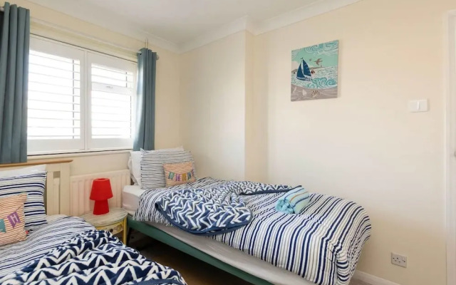 Seaside Retreat - Five Minutes to Beach Village