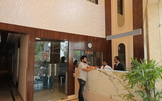 Hotel Taj Crown Plaza