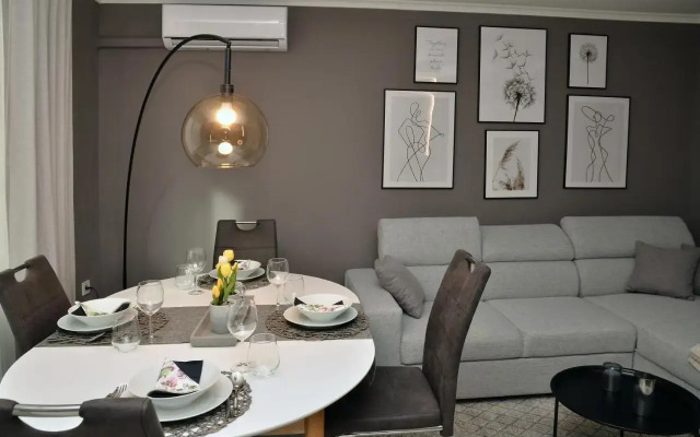Bence Castle House
