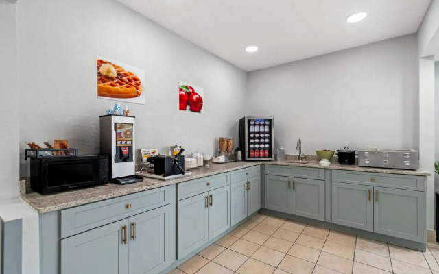 Quality Inn & Suites Biloxi - Ocean Springs