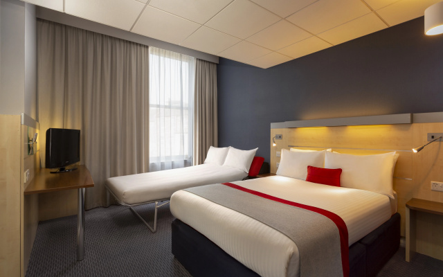 Holiday Inn Express - Edinburgh City Centre by IHG - Image 5