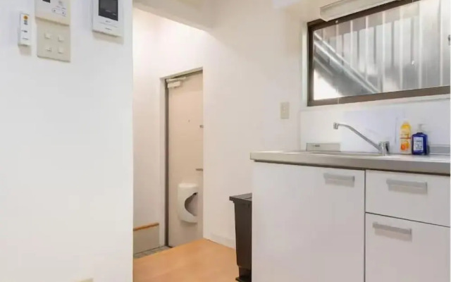 6 Minutes to Shinjuku Station by Train, Max 4 People