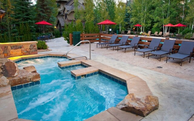 Cozy & Central Arrowhead Ge Townhome, 3br, Sleeps 6 3 Bedroom Townhouse by RedAwning