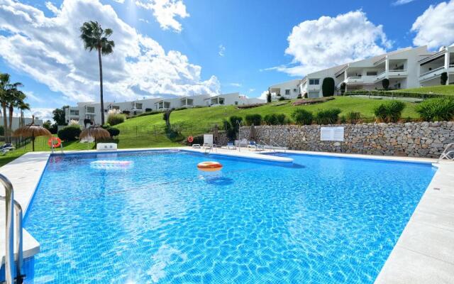 Azahara 1 8B Beautiful apartment frontline golf in popular Aloha