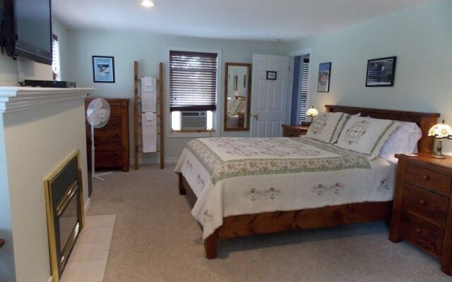 Finlay House Bed and Breakfast Niagara - on - the - Lake