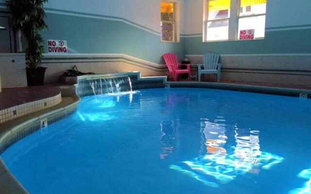 Camden Riverhouse Hotel