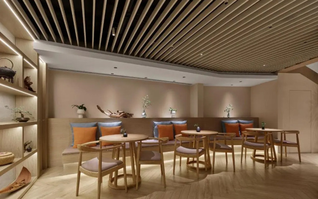 Poly Plaza Hotel