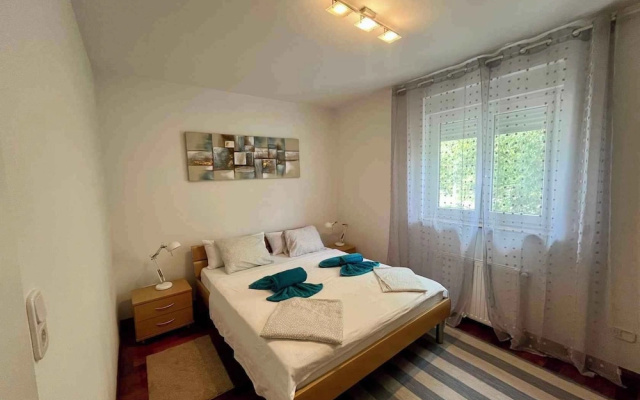 Apartment Picturesque Retreat