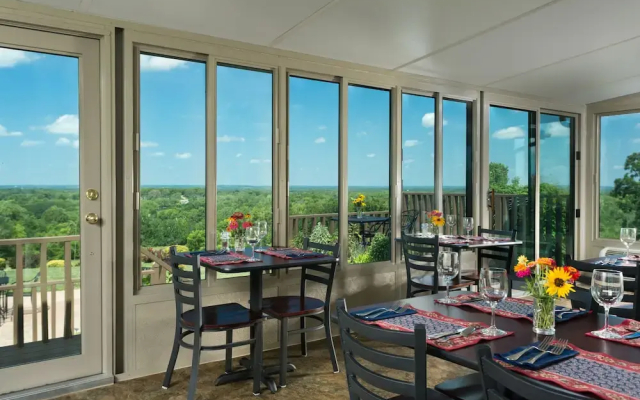 Cedar Crest Lodge