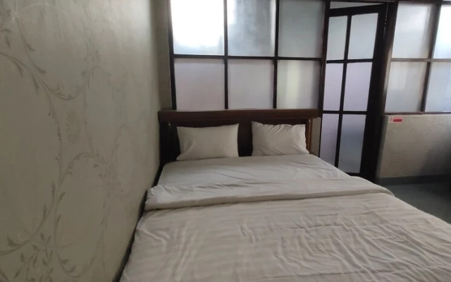 Golden Inn 1
