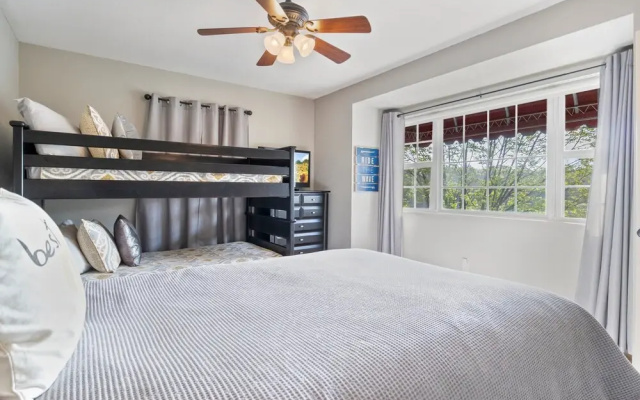 Family-friendly, Dock Enjoyment, Kayaks, Lake View