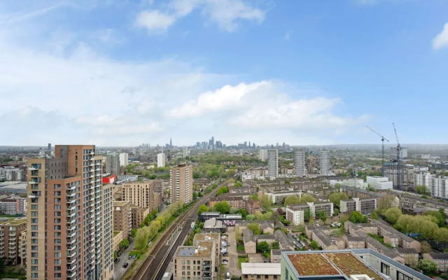 Stunning Two-bedroom Apartment With a Balcony