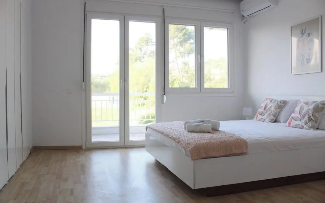 Villa Mare Azul - Luxury Beachfront Retreat in Hanioti, Halkidiki, Greece