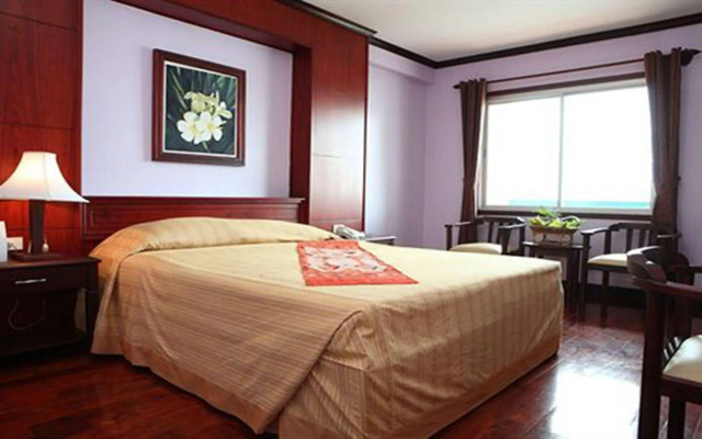 Vansana Riverside Hotel