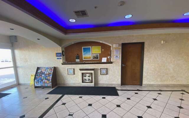 Days Inn & Suites by Wyndham Cleburne TX