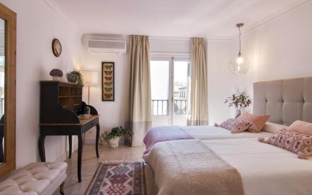 Chezmoihomes Glow and elegant 4 BR apartment in the heart of granada parking free