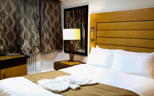 Crown Hotel Stone