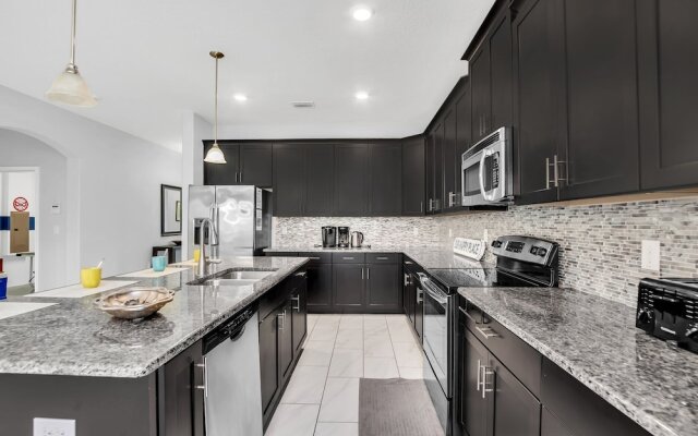 Vibrant Home With Spacious Pool!#6st5504