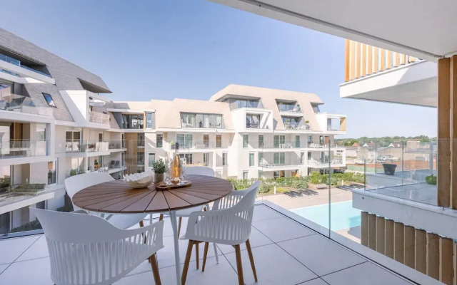 Beautiful Apartment With Pool Terrace and Parking