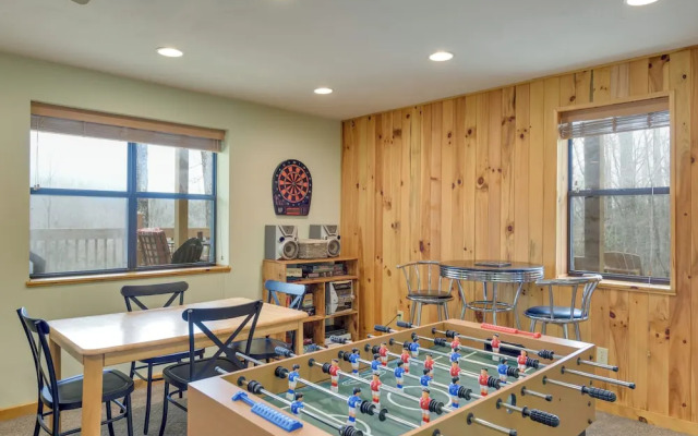 Mountain-view Robbinsville Cabin w/ Hot Tub!