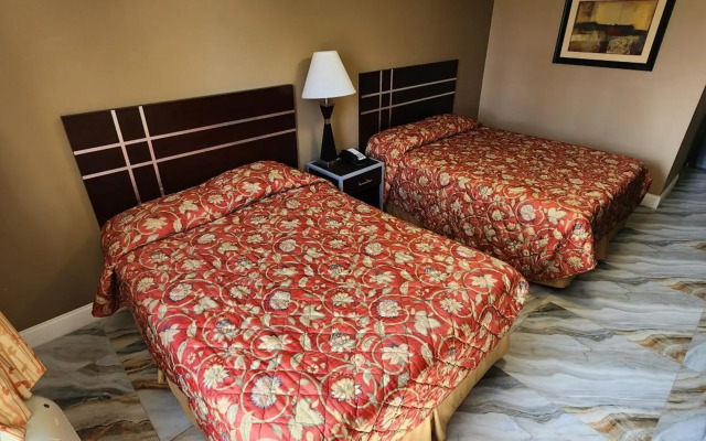 Townhouse Inn & Suites