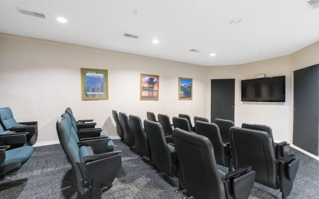 Cozy Family Resort Getaway