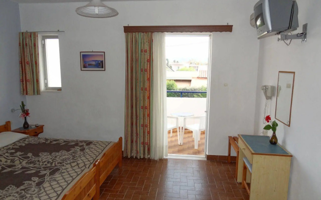 Michalis Studios & Apartments
