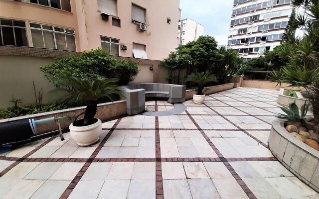 Apartamento com serviços próximo a Praia de Ipanema