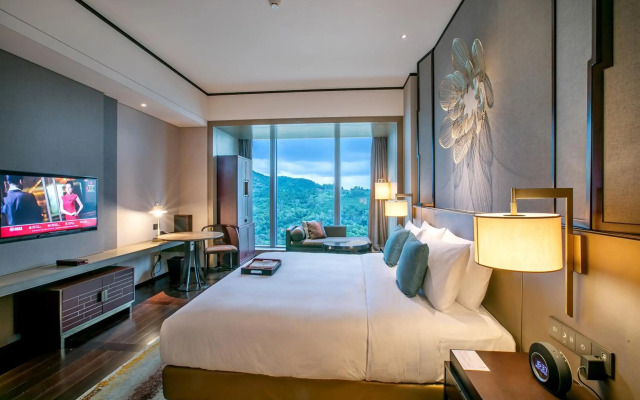 HUALUXE Xiamen Haicang Harbour View by IHG