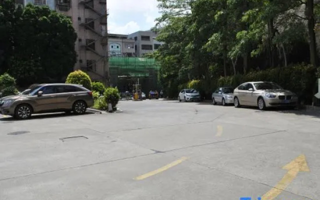 Yangjiang Yintai Hotel (Baili Plaza Branch)