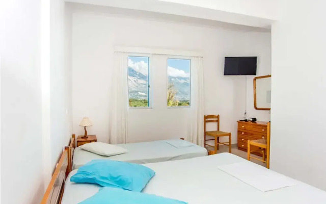 Bluewhite Studio - Mountain View by the Pool