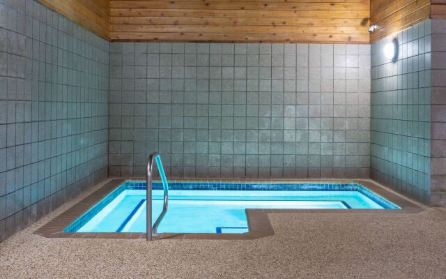 AmericInn by Wyndham Rogers