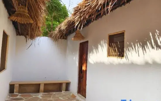 Sawa Sawa Beach Hotel & Backpackers