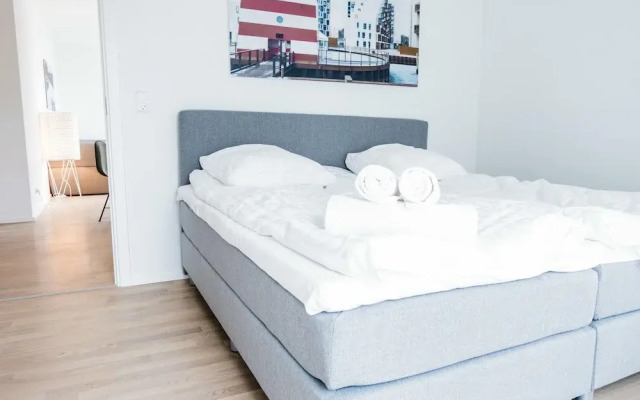 Spacious 1-bed w Private Terrace