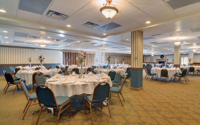 Red Roof Inn & Suites DeKalb