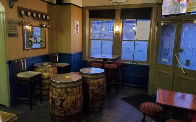 The Queens Arms Hotel