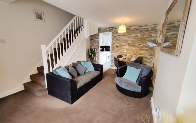 Travel Lettings - Dean House