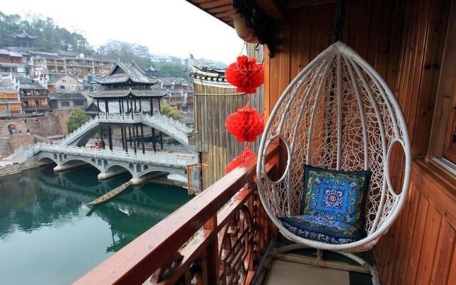 Yijian River View Guesthouse