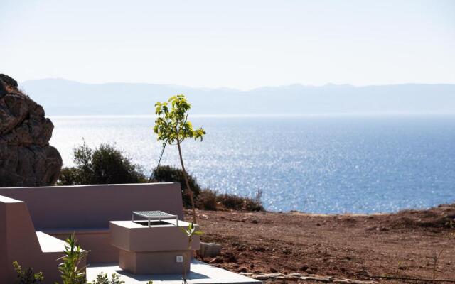 Seafront elegant villa, with infinity pool & devine views!