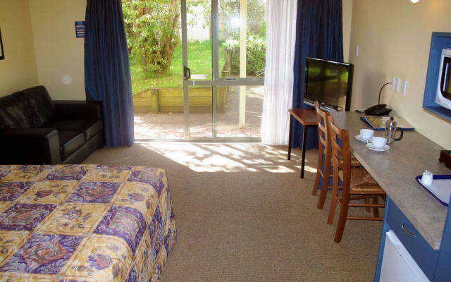 Elliotts Kapiti Coast Motor Lodge – Guest Rooms – Paraparaumu