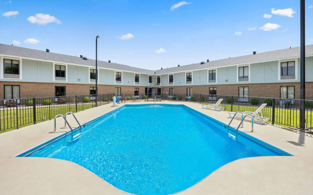 Super 8 by Wyndham Harrison AR