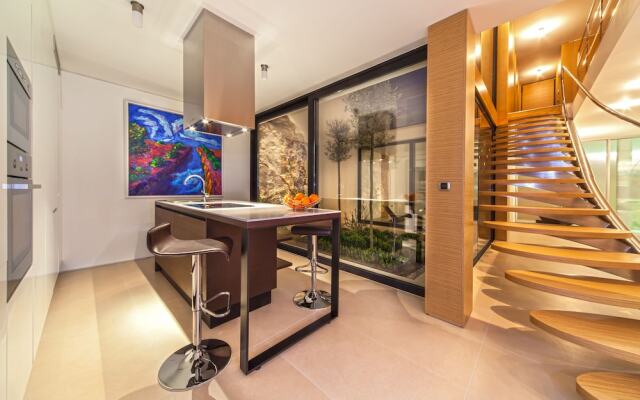 Golden Rays Luxury Villas