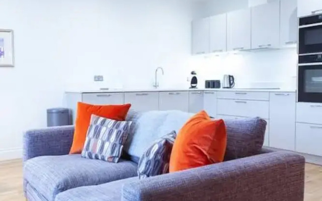 Panmure Apartment - A Glamorous Renovation