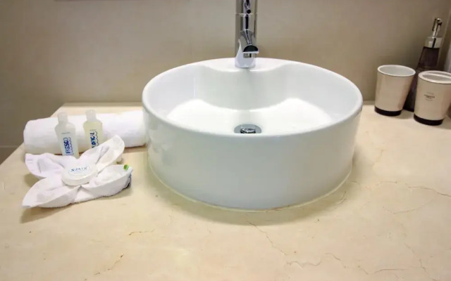 Amazing Family 2BR Ground Floor Condo with Terrace